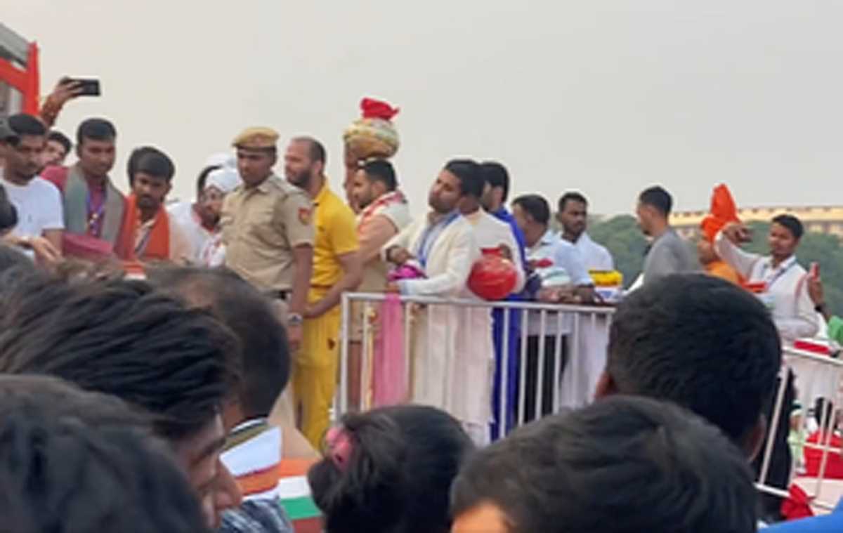 मेरी माटी मेरा देश अभियान : देश के 6 लाख से ज्यादा गांवों से एकत्र की गई मिट्टी पहुंची कर्तव्य पथ मेरी माटी मेरा देश अभियान : देश के 6 लाख से ज्यादा गांवों से एकत्र की गई मिट्टी पहुंची कर्तव्य पथ